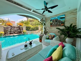 Villa en alquiler y en venta de 4 habitaciones en Bang Lamung, Chonburi