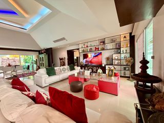 Villa en alquiler y en venta de 4 habitaciones en Bang Lamung, Chonburi