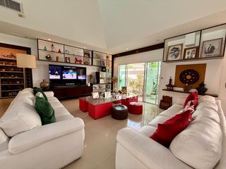 Villa en alquiler y en venta de 4 habitaciones en Bang Lamung, Chonburi