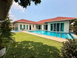 For sale 4 bedrooms villa in Bang Lamung, Chonburi