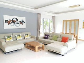Villa zur Miete und zum Kauf mit 3 Zimmer in Bang Lamung, Chonburi