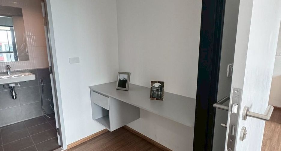 For rent 2 bedrooms condo in Huai Khwang, Bangkok