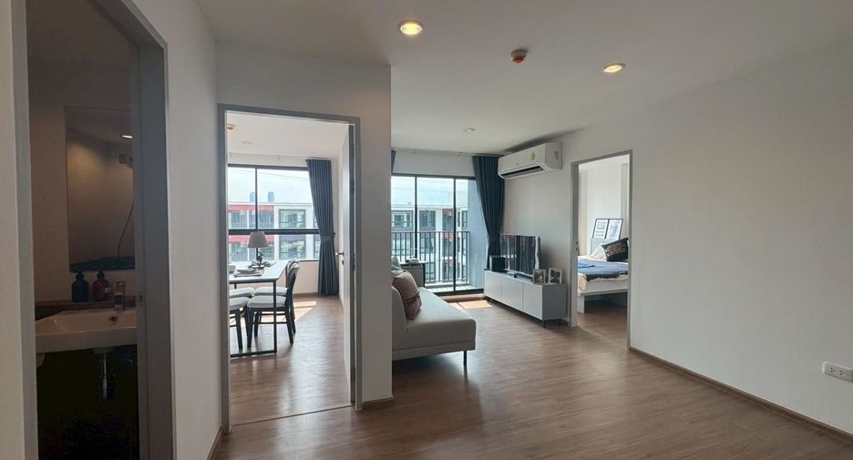 For rent 2 bedrooms condo in Huai Khwang, Bangkok