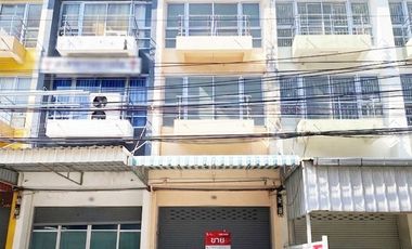 For sale 3 bedrooms retail Space in Bang Bo, Samut Prakan