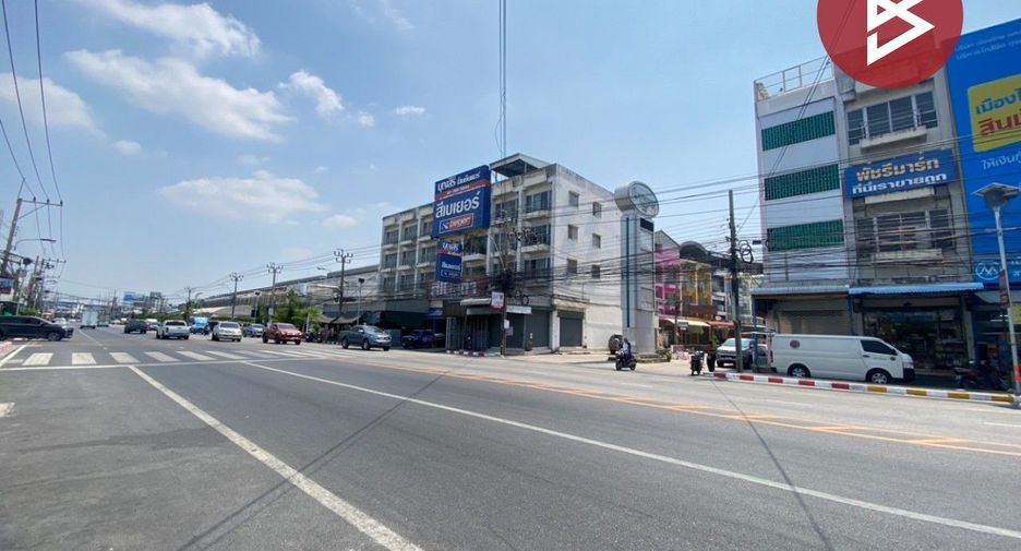 For sale 3 bedrooms retail Space in Bang Bo, Samut Prakan