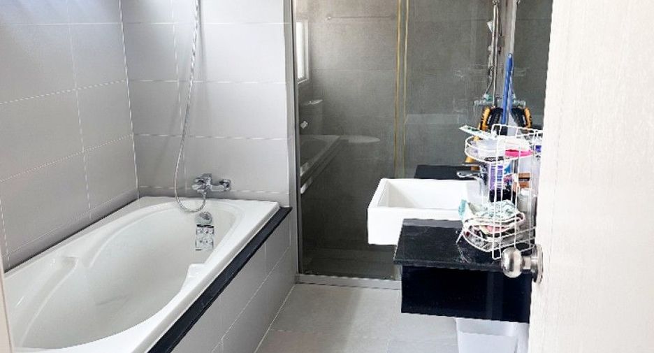 For sale 4 ベッドルーム house in Phra Samut Chedi, Samut Prakan