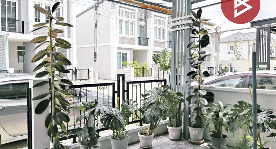 Casa adosada en venta de 4 habitaciones en Bangkok Noi, Bangkok