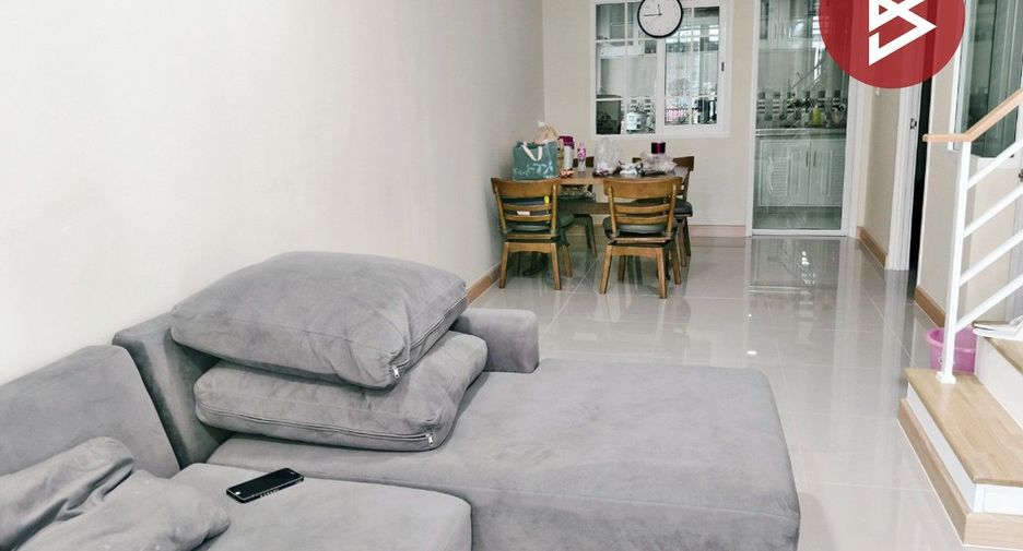 Casa adosada en venta de 4 habitaciones en Bangkok Noi, Bangkok