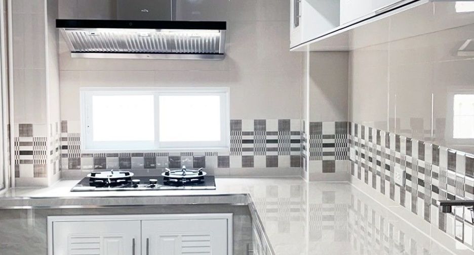 Casa adosada en venta de 4 habitaciones en Bangkok Noi, Bangkok