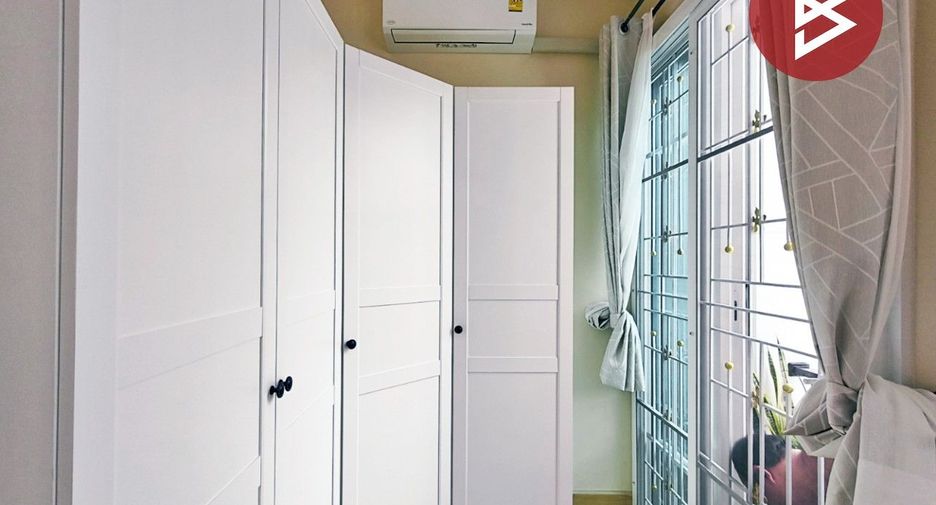 Casa adosada en venta de 4 habitaciones en Bangkok Noi, Bangkok