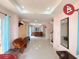 À vendre 3 chambres maison de ville à Si Racha, Chonburi