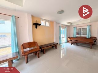 À vendre 3 chambres maison de ville à Si Racha, Chonburi