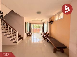 À vendre 3 chambres maison de ville à Si Racha, Chonburi