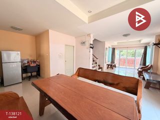 À vendre 3 chambres maison de ville à Si Racha, Chonburi