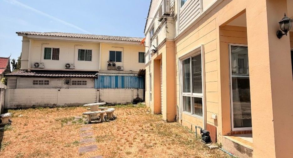 For sale 3 bedrooms townhouse in Si Racha, Chonburi