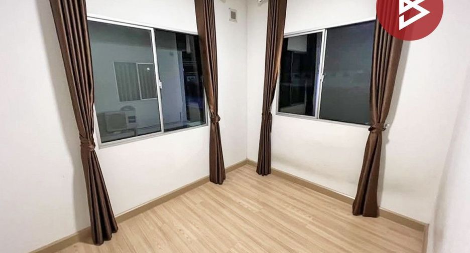 For sale 3 bedrooms townhouse in Mueang Samut Prakan, Samut Prakan