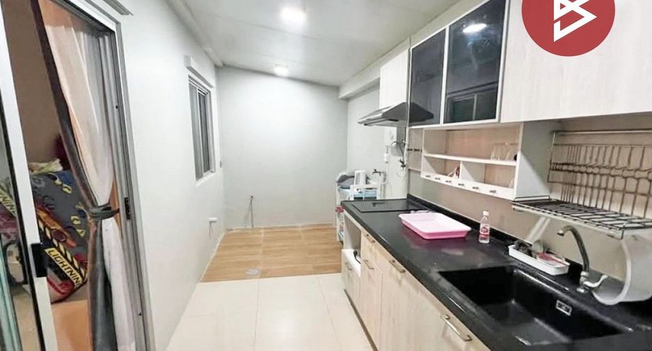 For sale 3 bedrooms townhouse in Mueang Samut Prakan, Samut Prakan