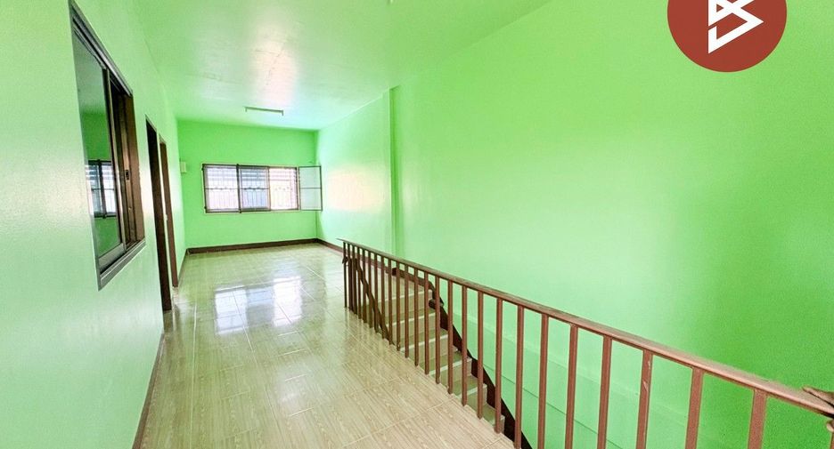 For sale 4 bedrooms townhouse in Takhli, Nakhon Sawan