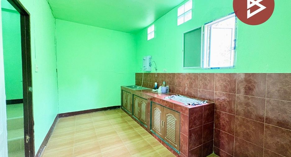 For sale 4 bedrooms townhouse in Takhli, Nakhon Sawan