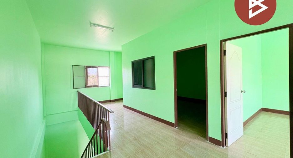 For sale 4 bedrooms townhouse in Takhli, Nakhon Sawan