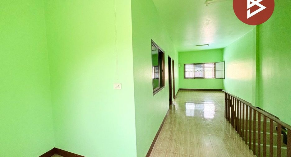 For sale 4 bedrooms townhouse in Takhli, Nakhon Sawan