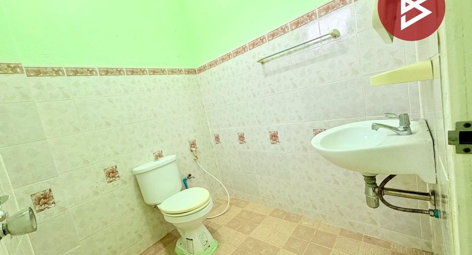For sale 4 bedrooms townhouse in Takhli, Nakhon Sawan