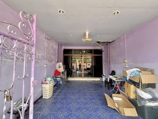 Casa adosada en venta de 4 habitaciones en Bang Khae, Bangkok