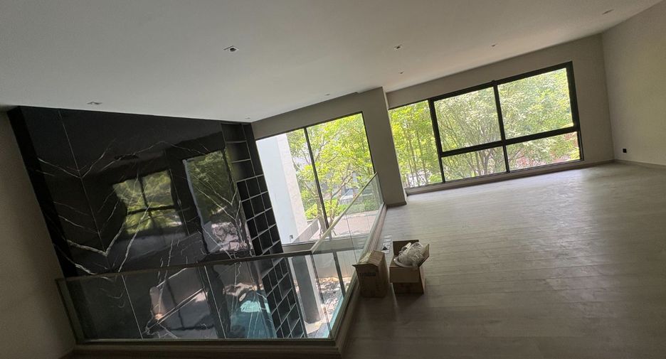 Haus zum Kauf mit 6 Zimmer in Huai Khwang, Bangkok