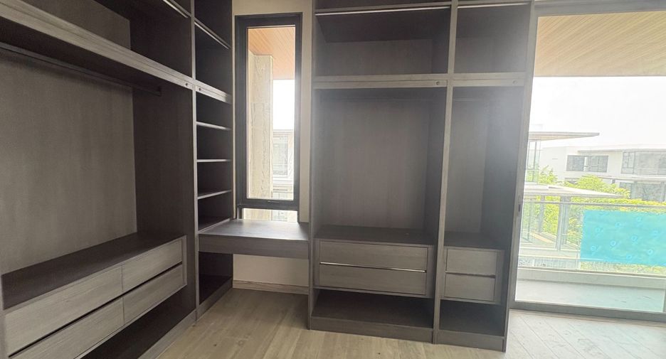 Haus zum Kauf mit 6 Zimmer in Huai Khwang, Bangkok