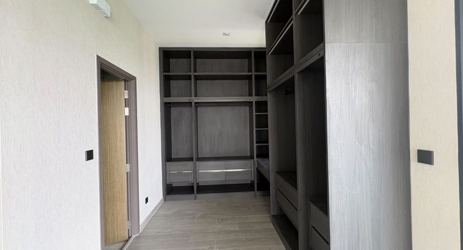 Haus zum Kauf mit 6 Zimmer in Huai Khwang, Bangkok