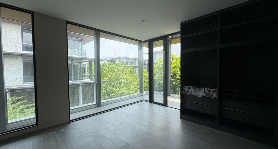 Haus zum Kauf mit 6 Zimmer in Huai Khwang, Bangkok