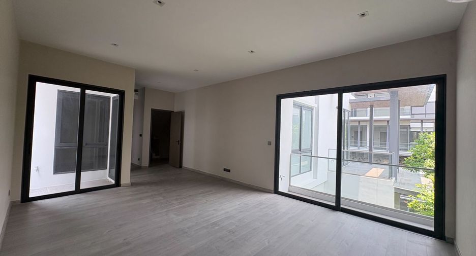 Haus zum Kauf mit 6 Zimmer in Huai Khwang, Bangkok