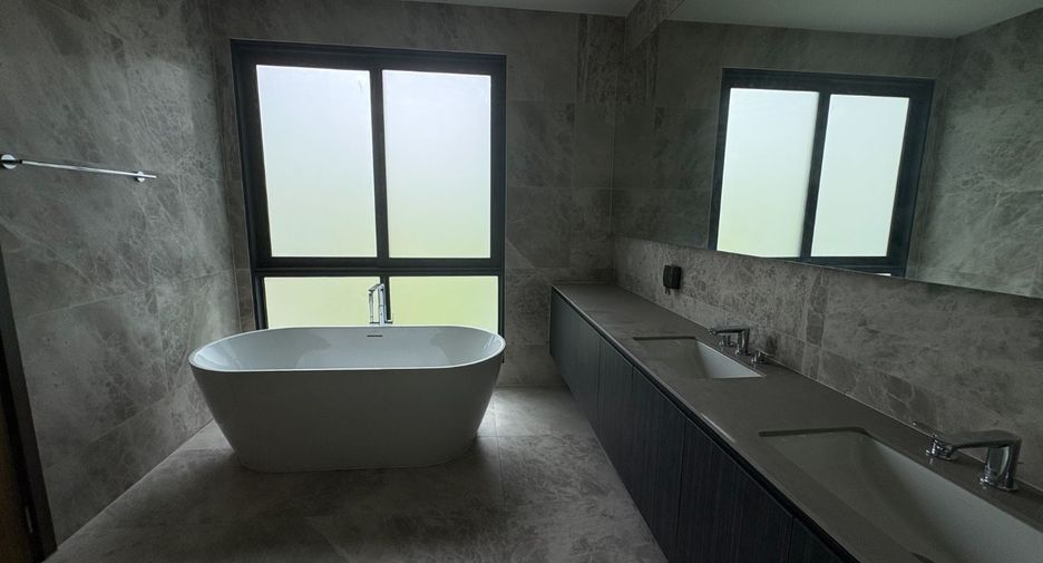 Haus zum Kauf mit 6 Zimmer in Huai Khwang, Bangkok