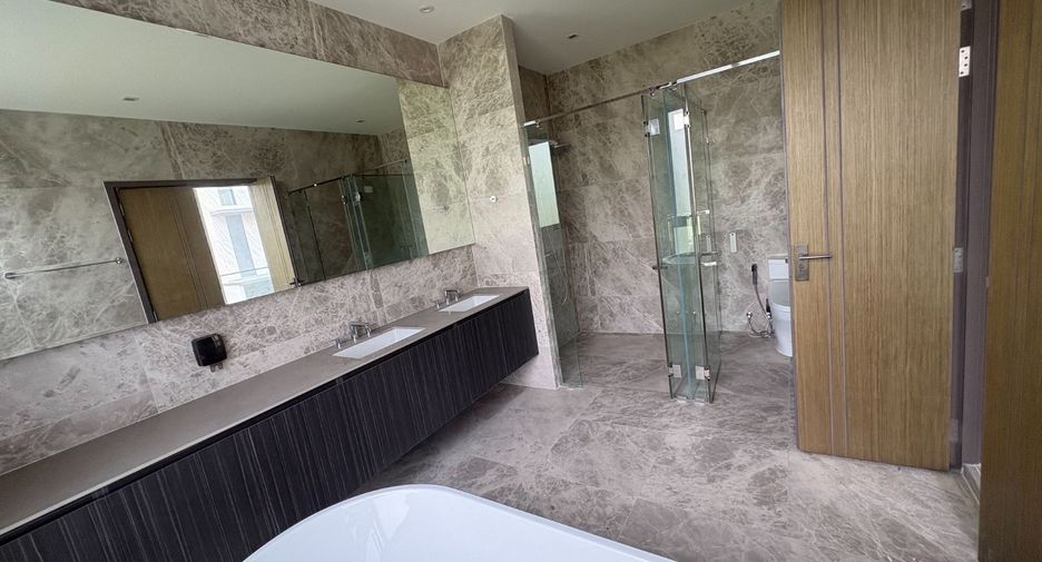 Haus zum Kauf mit 6 Zimmer in Huai Khwang, Bangkok
