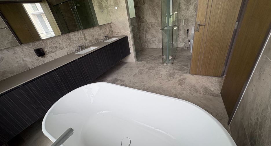 Haus zum Kauf mit 6 Zimmer in Huai Khwang, Bangkok