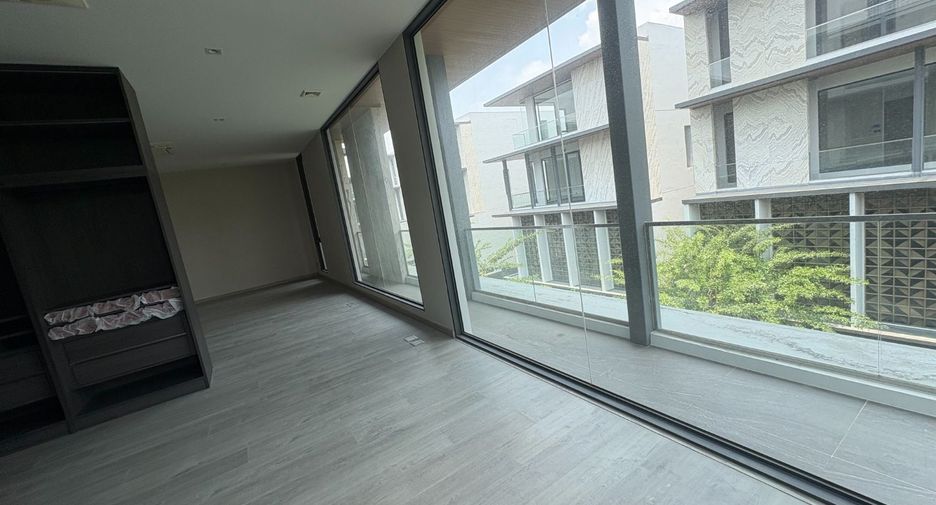 Haus zum Kauf mit 6 Zimmer in Huai Khwang, Bangkok