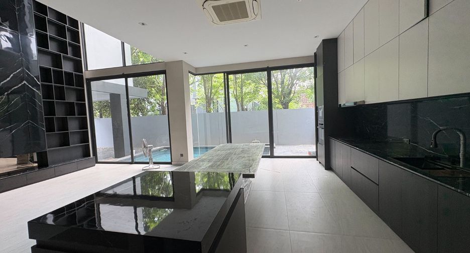 Haus zum Kauf mit 6 Zimmer in Huai Khwang, Bangkok