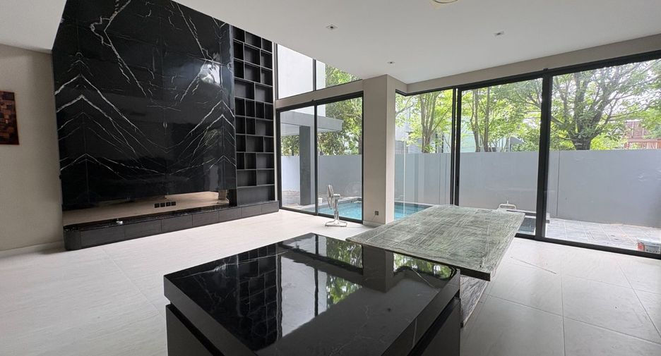 Haus zum Kauf mit 6 Zimmer in Huai Khwang, Bangkok
