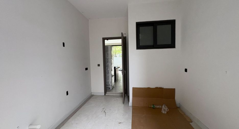 Haus zum Kauf mit 6 Zimmer in Huai Khwang, Bangkok