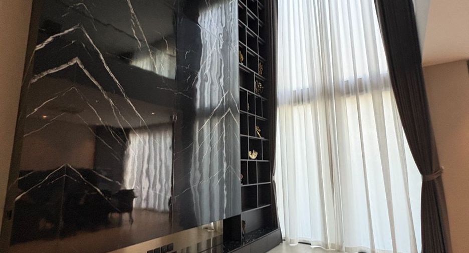 Haus zum Kauf mit 6 Zimmer in Huai Khwang, Bangkok