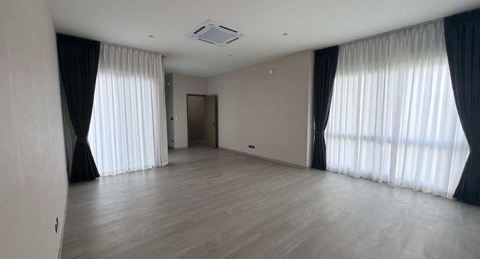 Haus zum Kauf mit 6 Zimmer in Huai Khwang, Bangkok