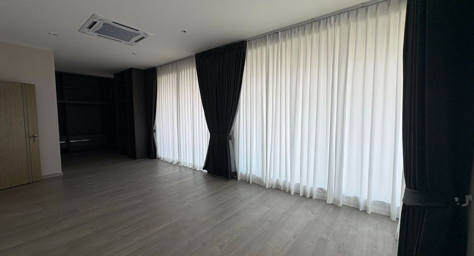 Haus zum Kauf mit 6 Zimmer in Huai Khwang, Bangkok