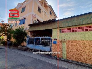 For sale 25 bedrooms retail Space in Phra Khanong, Bangkok