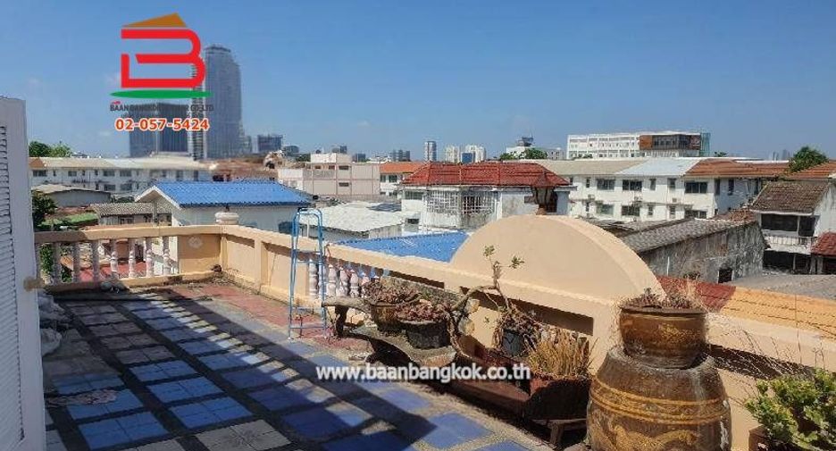 For sale 25 bedrooms retail Space in Phra Khanong, Bangkok