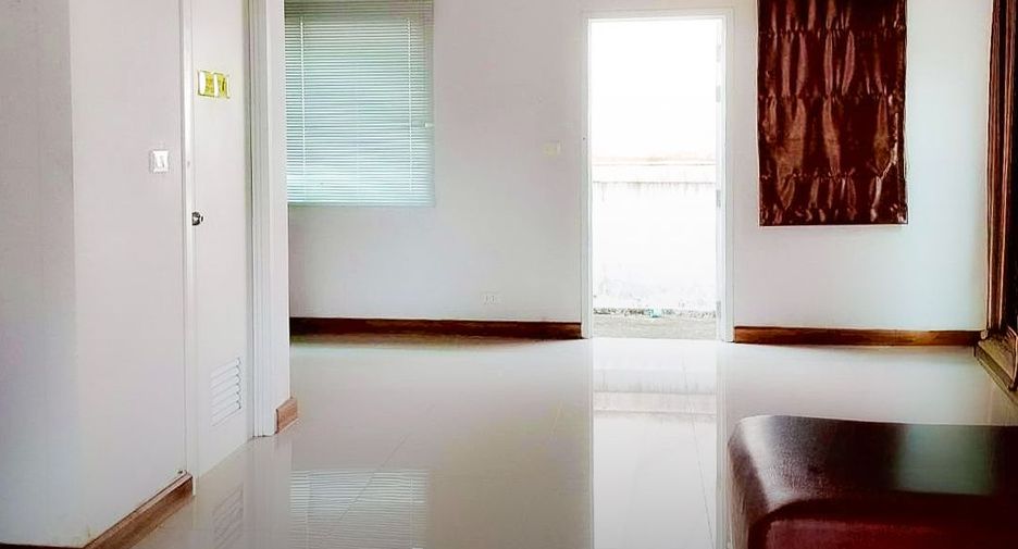 À vendre 3 chambres maison de ville à Lam Luk Ka, Pathum Thani