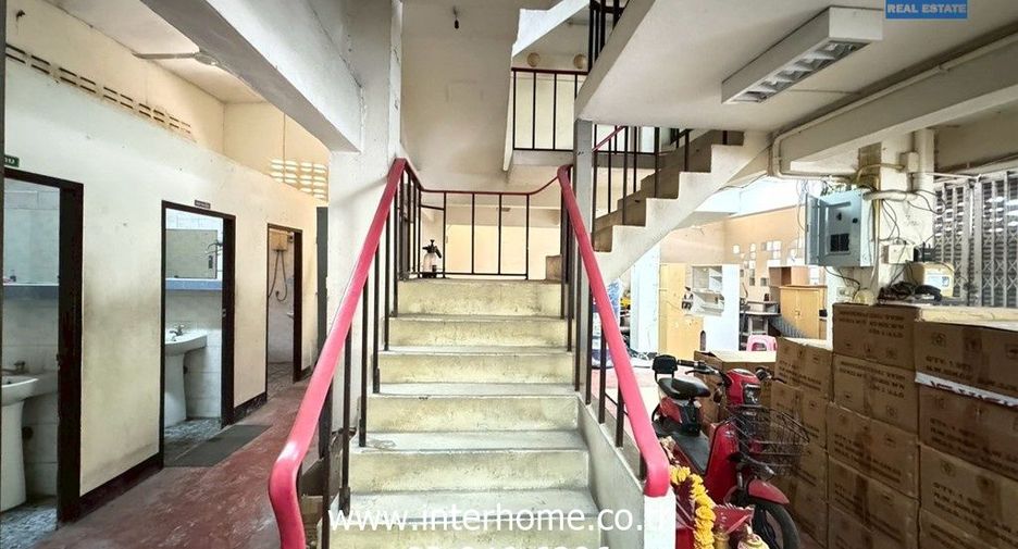 For sale retail Space in Bangkok Noi, Bangkok