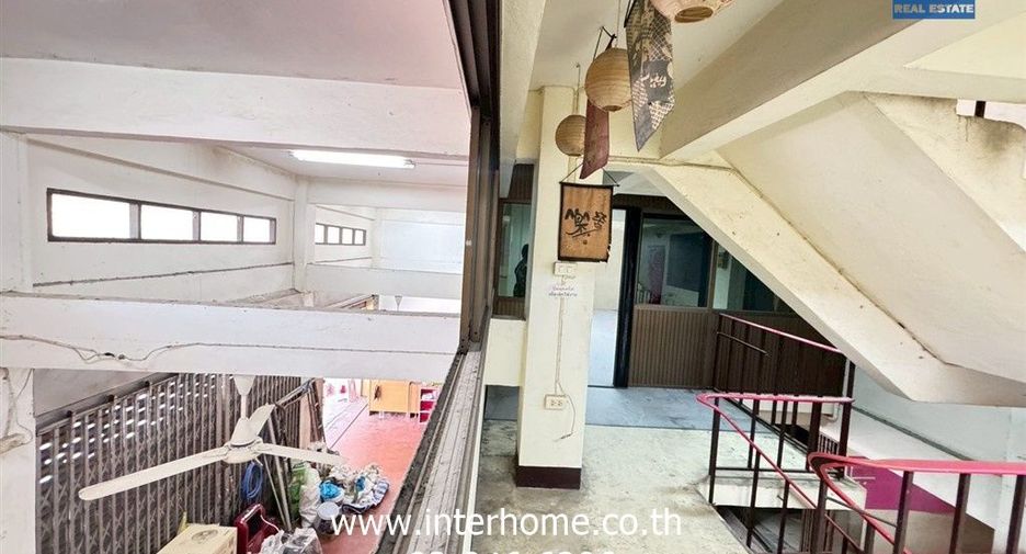 For sale retail Space in Bangkok Noi, Bangkok