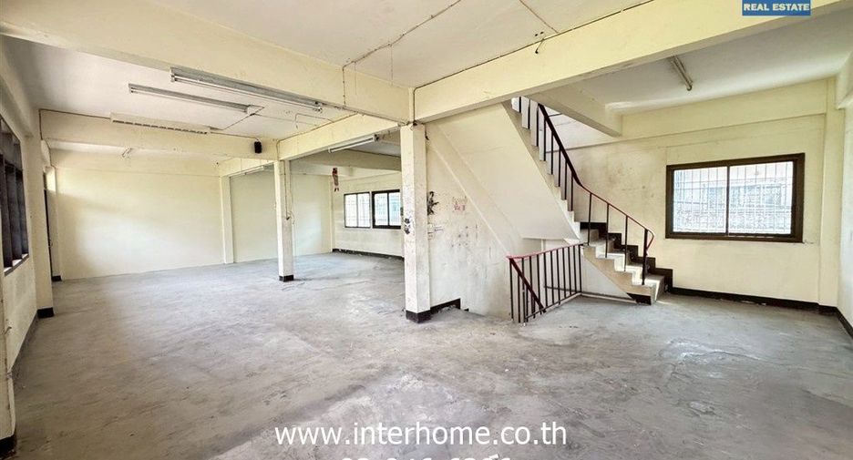 For sale retail Space in Bangkok Noi, Bangkok