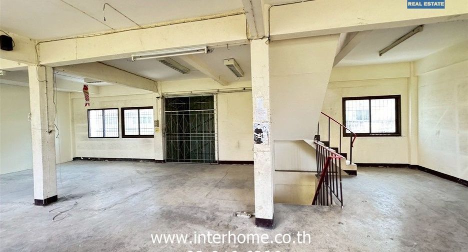 For sale retail Space in Bangkok Noi, Bangkok