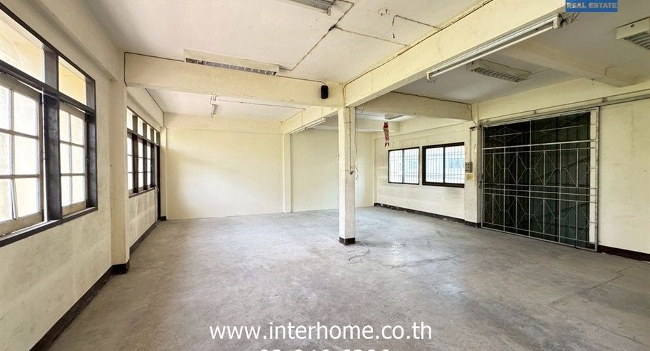 For sale retail Space in Bangkok Noi, Bangkok